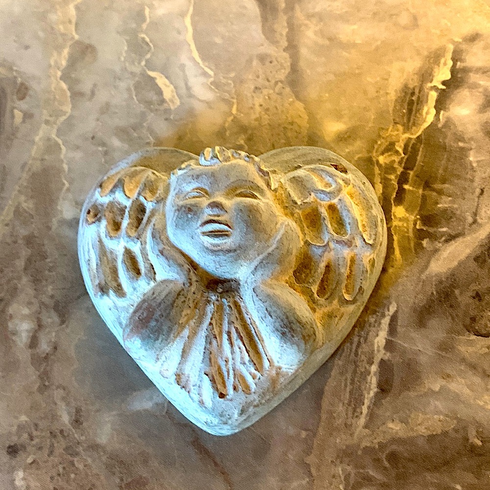 Isabell bloom heart shaped Cherub  angel signed vintage 1996